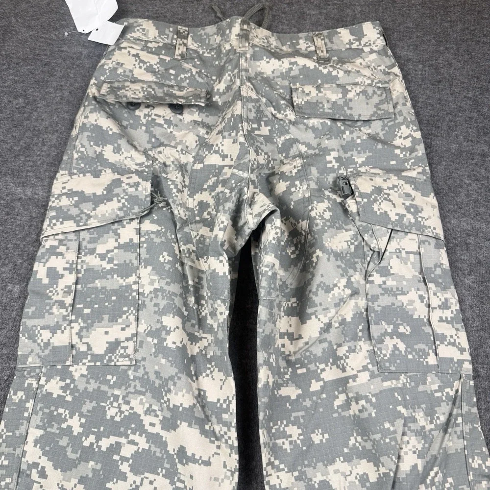 US Military Combat FR Pants Medium Trousers Digital Camo Flame Resistant Army